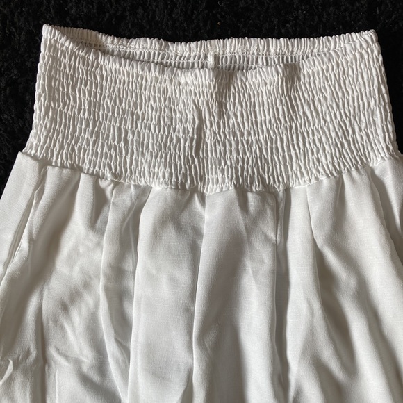 NWOT White harem pants with wide elastic top. - Picture 2 of 5